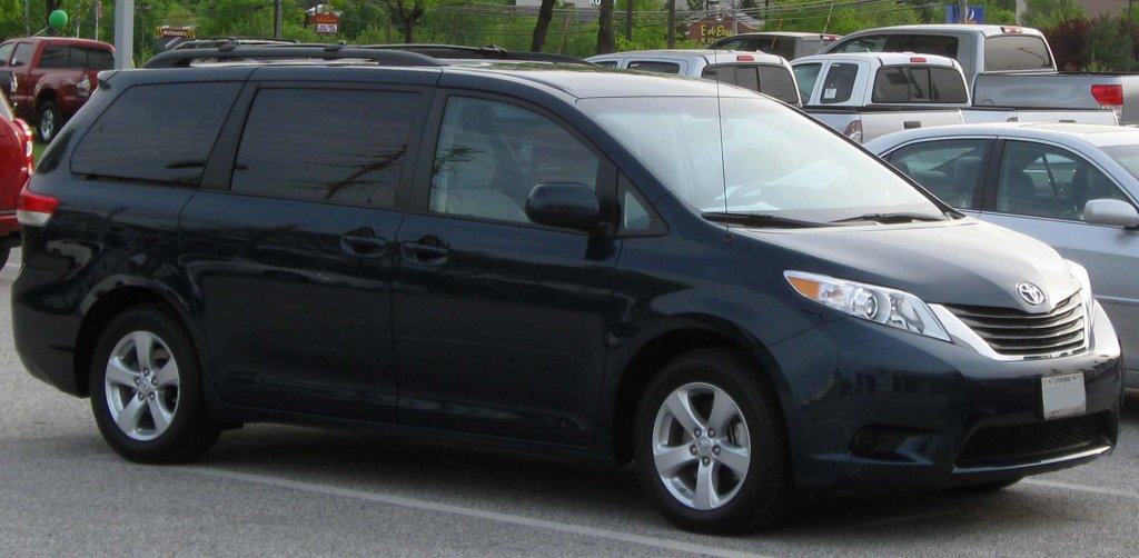 2011_Toyota_Sienna_LE_--_04-20-2010.jpg