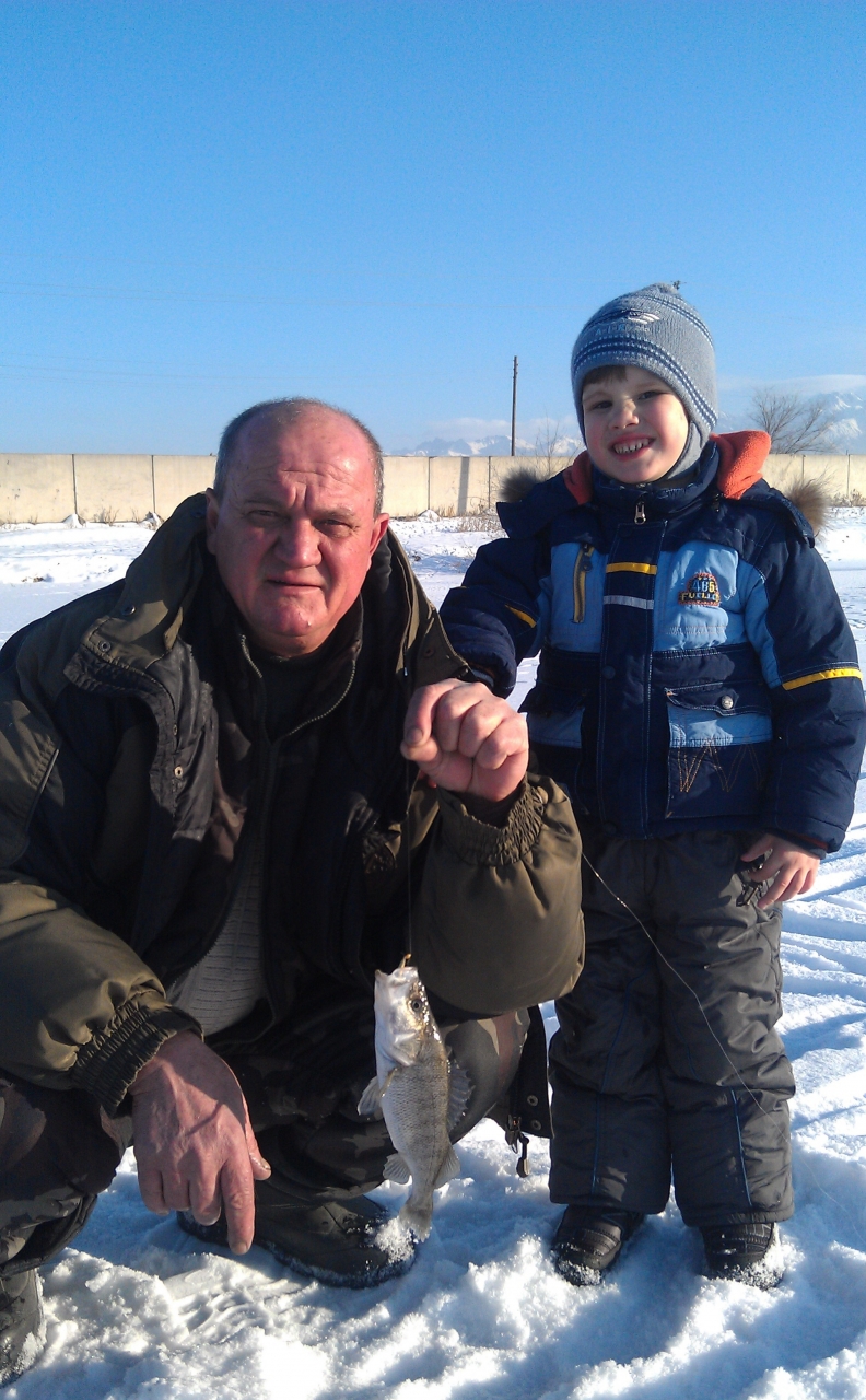 Окунь на зимней рыбалке