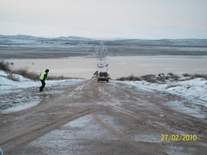 Дорога на Баканас, гаишник