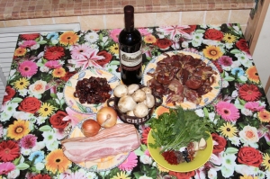 Перепела в беконе