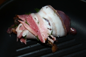 Перепела в беконе